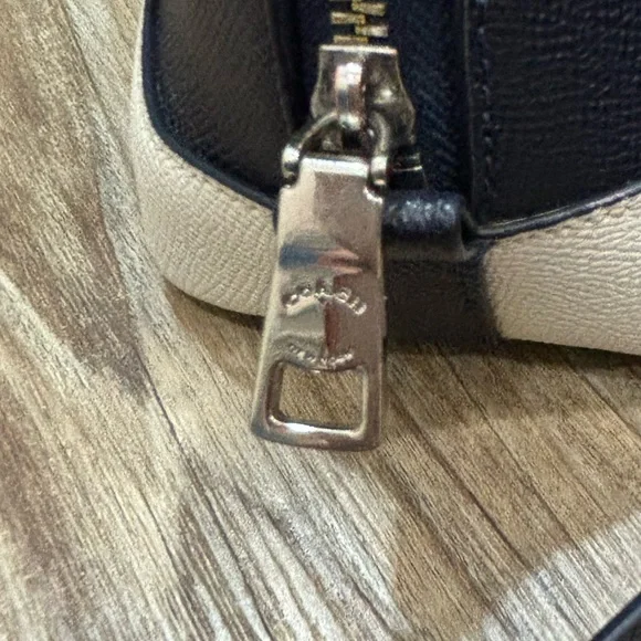 Authentic Coach Navy Blue and White Crossbody Purse with wallet - Picture 11 of 14